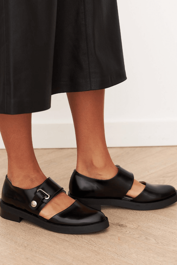 Solvere™ | Vintage Buckle Flats